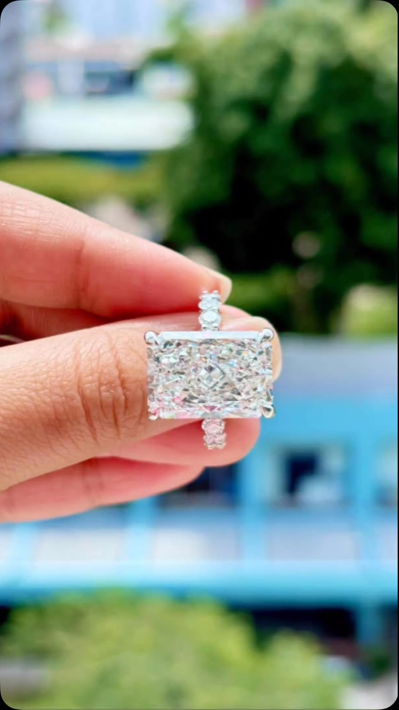 Radiant cut diamond ring